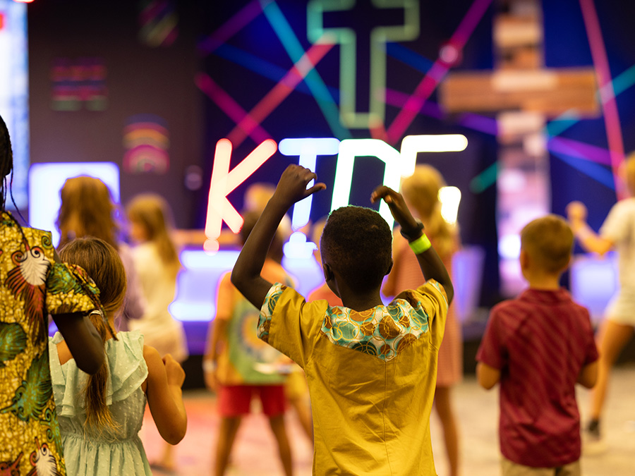 900x675KidsWorship