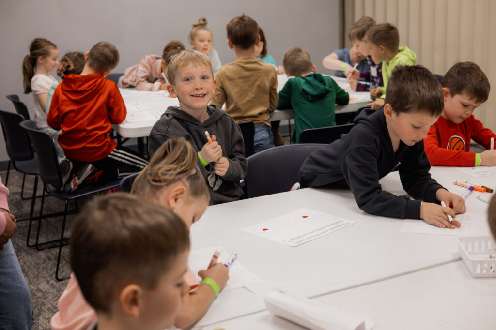 473x315ContemporaryWorship HopeKids